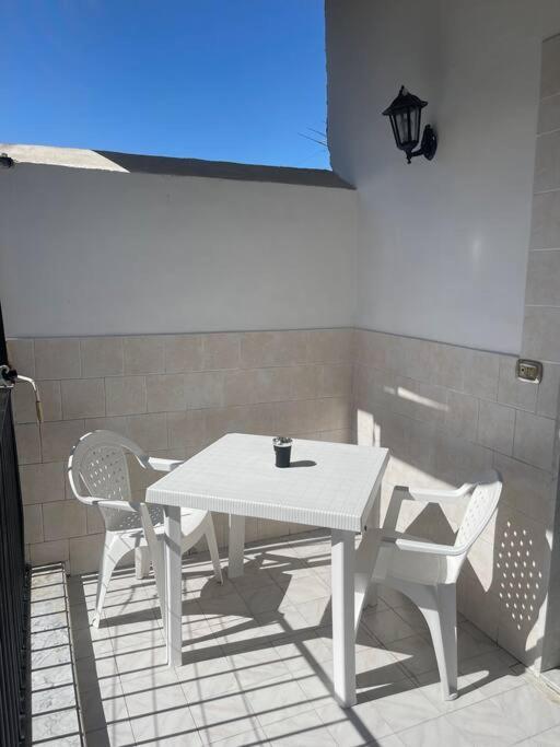 L'Aurora House Apartment Наполи Екстериор снимка
