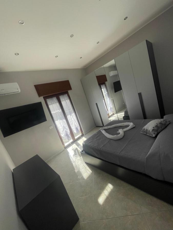 L'Aurora House Apartment Наполи Екстериор снимка