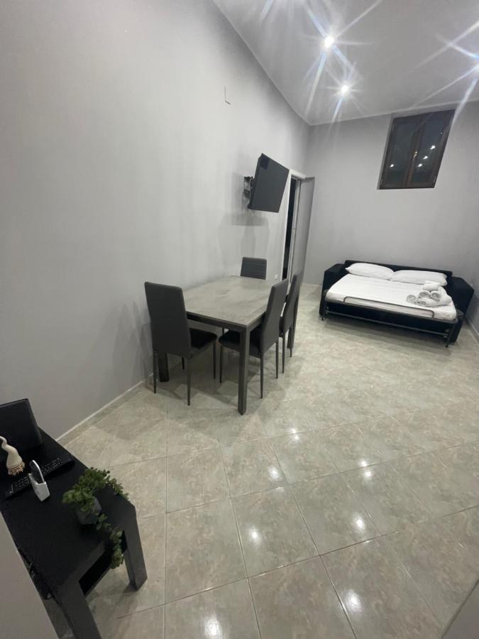 L'Aurora House Apartment Наполи Екстериор снимка